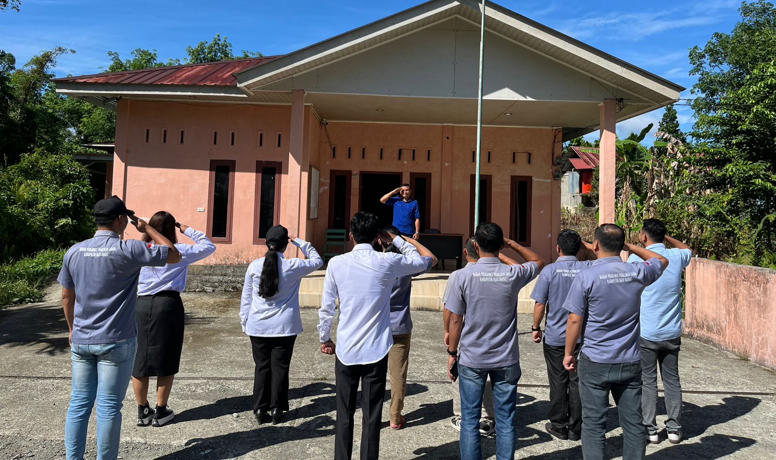 Bawaslu Kabupaten Nias Barat Laksanakan Apel Pagi dan Rapat Rutin