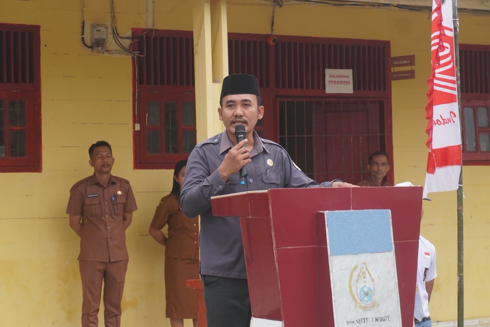 Bawaslu Nias Barat Sosialisasikan Pengawasan Pemilu kepada Pemilih Pemula di SMA Negeri 1 Moro’o