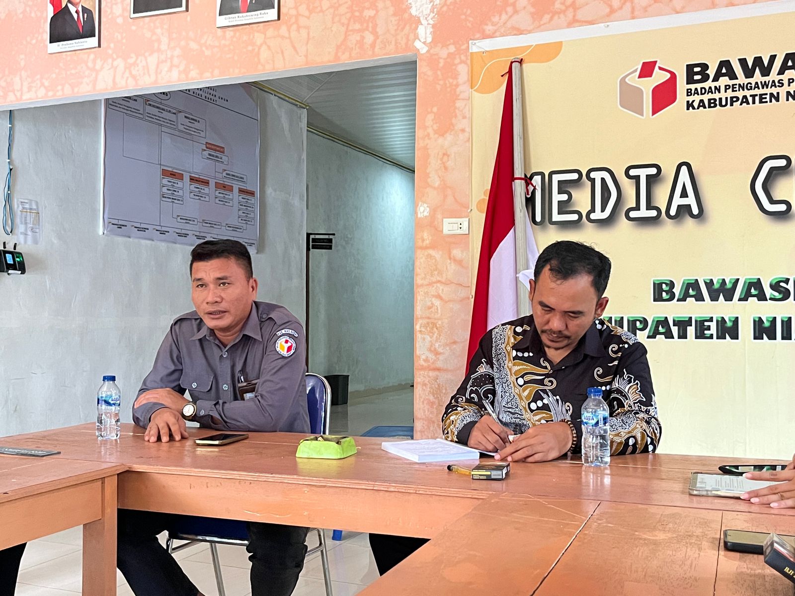 Rapat rutin, langkah kecil menuju hasil besar. Konsolidasi, evaluasi, dan semangat bersama di lingkungan Bawaslu Kabupaten Nias Barat