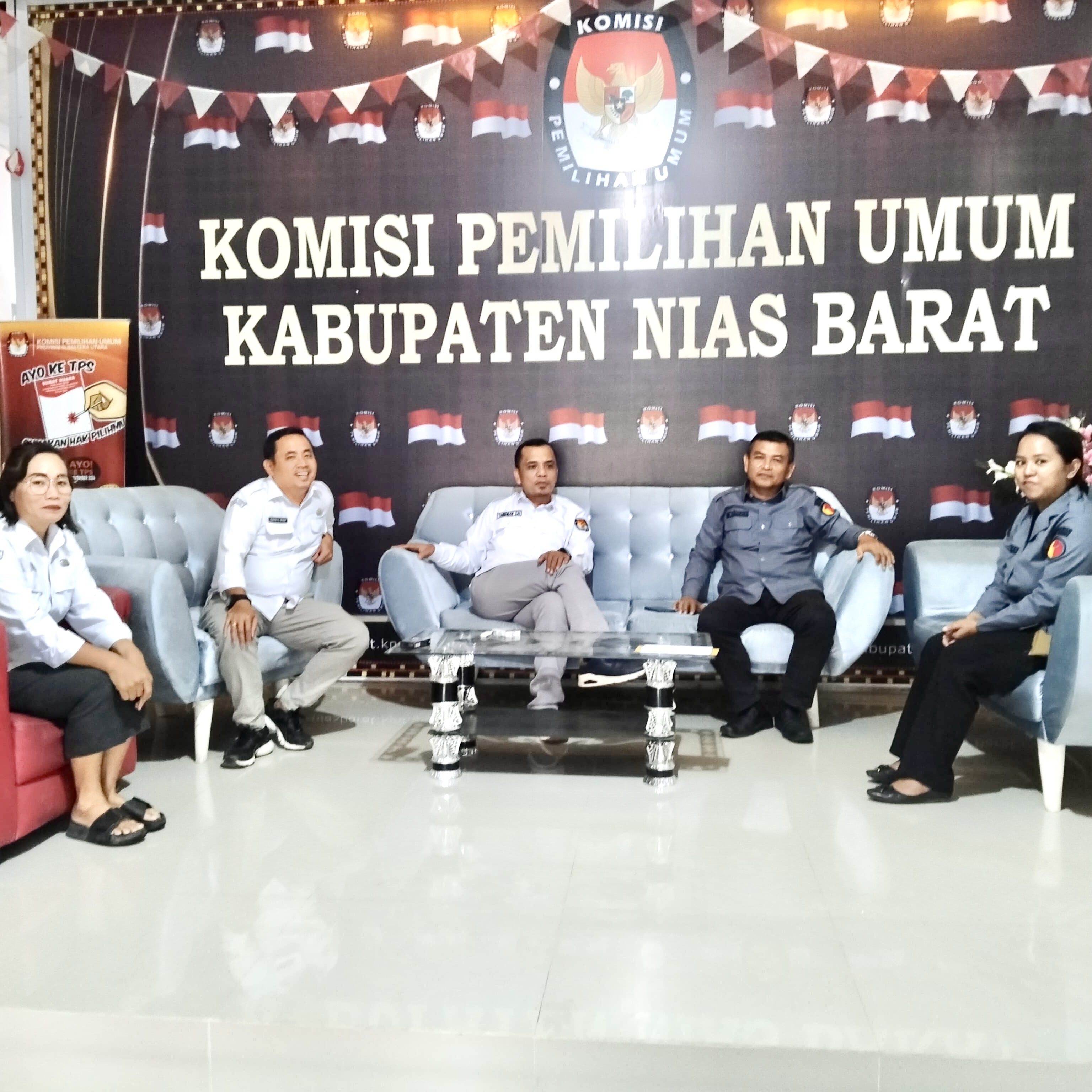 Melaksanakan koordinasi bersama KPU Kabupaten Nias Barat sebagai upaya memperkuat sinergi dalam penyelenggaraan Pemilu