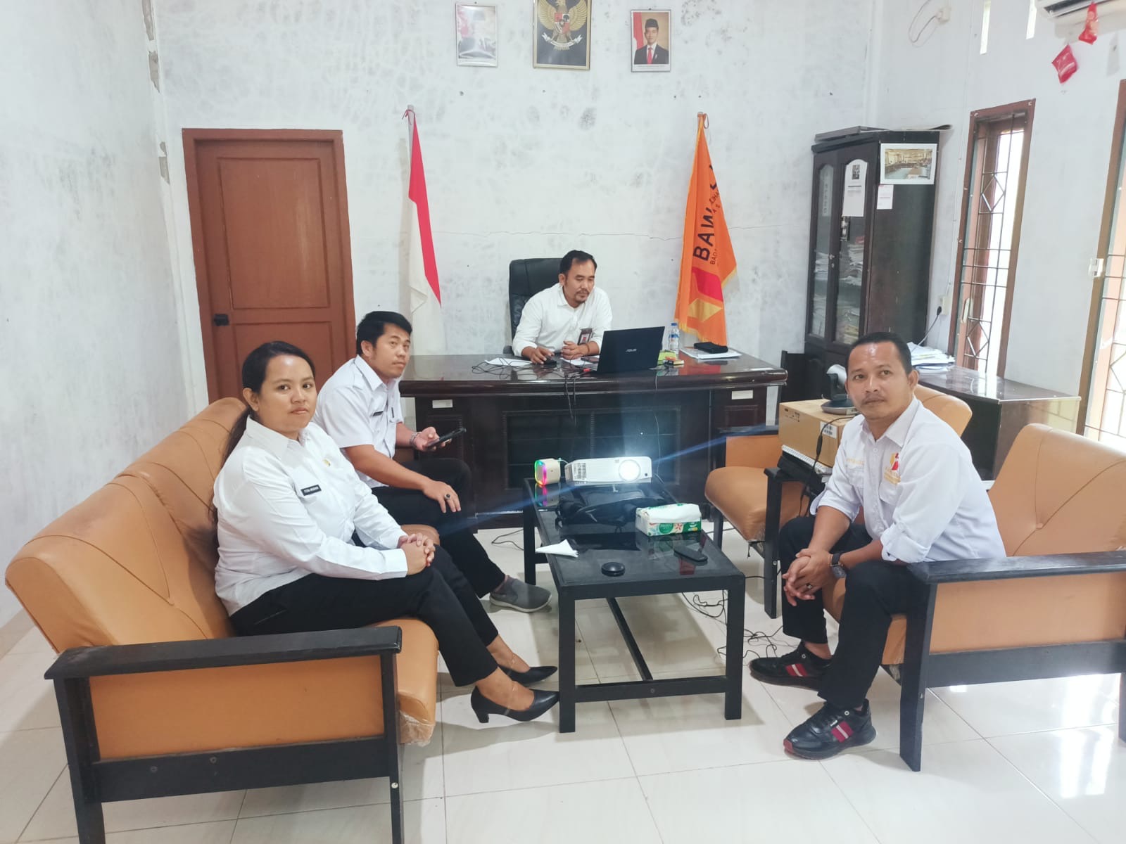Ketua Bawaslu Nias Barat Sampaikan Presentasi Keterbukaan Informasi Publik dalam Monev KI 2026