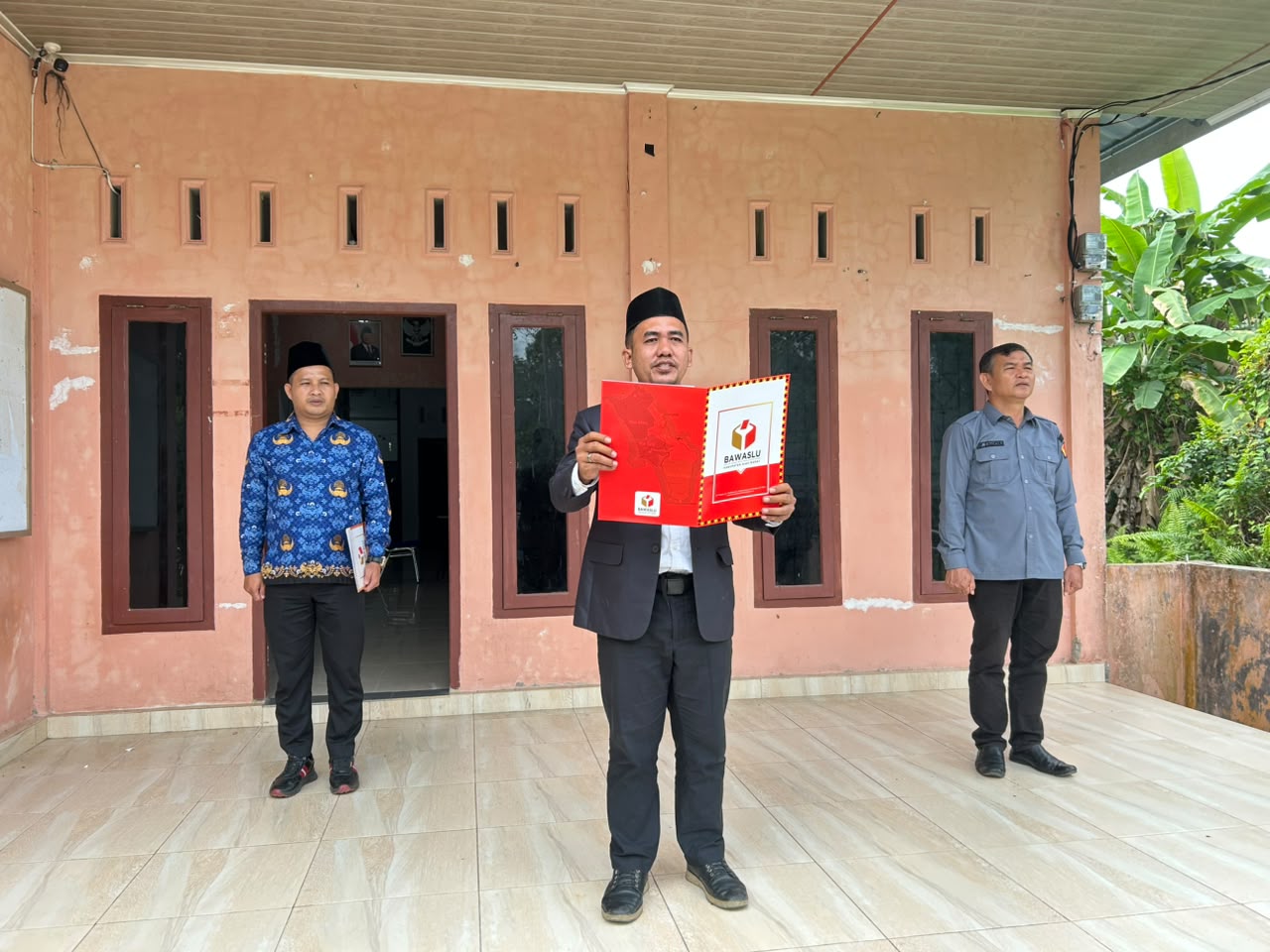 Bawaslu Kabupaten Nias Barat Gelar Upacara Peringatan Hari Sumpah Pemuda ke-98 Tahun 2026