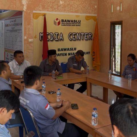 Foto saat melaksanakan Rapat Rutin