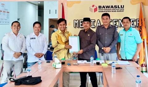 Bawaslu Nias Barat Terima Kunjungan Koordinasi KPU terkait Rekapitulasi Data Pemilih