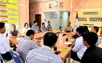 Rapat Rutin Bawaslu Nias Barat: Wujud Komitmen dalam Penguatan Kinerja dan Kebersamaan