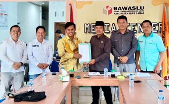 Bawaslu Nias Barat Terima Kunjungan Koordinasi KPU terkait Rekapitulasi Data Pemilih