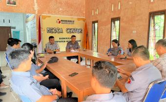 Bawaslu Kabupaten Nias Barat Melaksanakan Apel Pagi dan Rapat Rutin