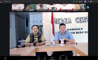 Ketua dan Anggota Bawaslu Kabupaten Nias Barat Hadiri Bedah Buku Seri I KPU Nias Barat Secara Daring